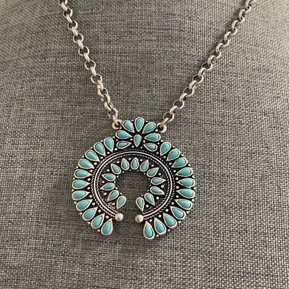Simulated Turquoise Silver Tone Necklace - Picture 1 of 4